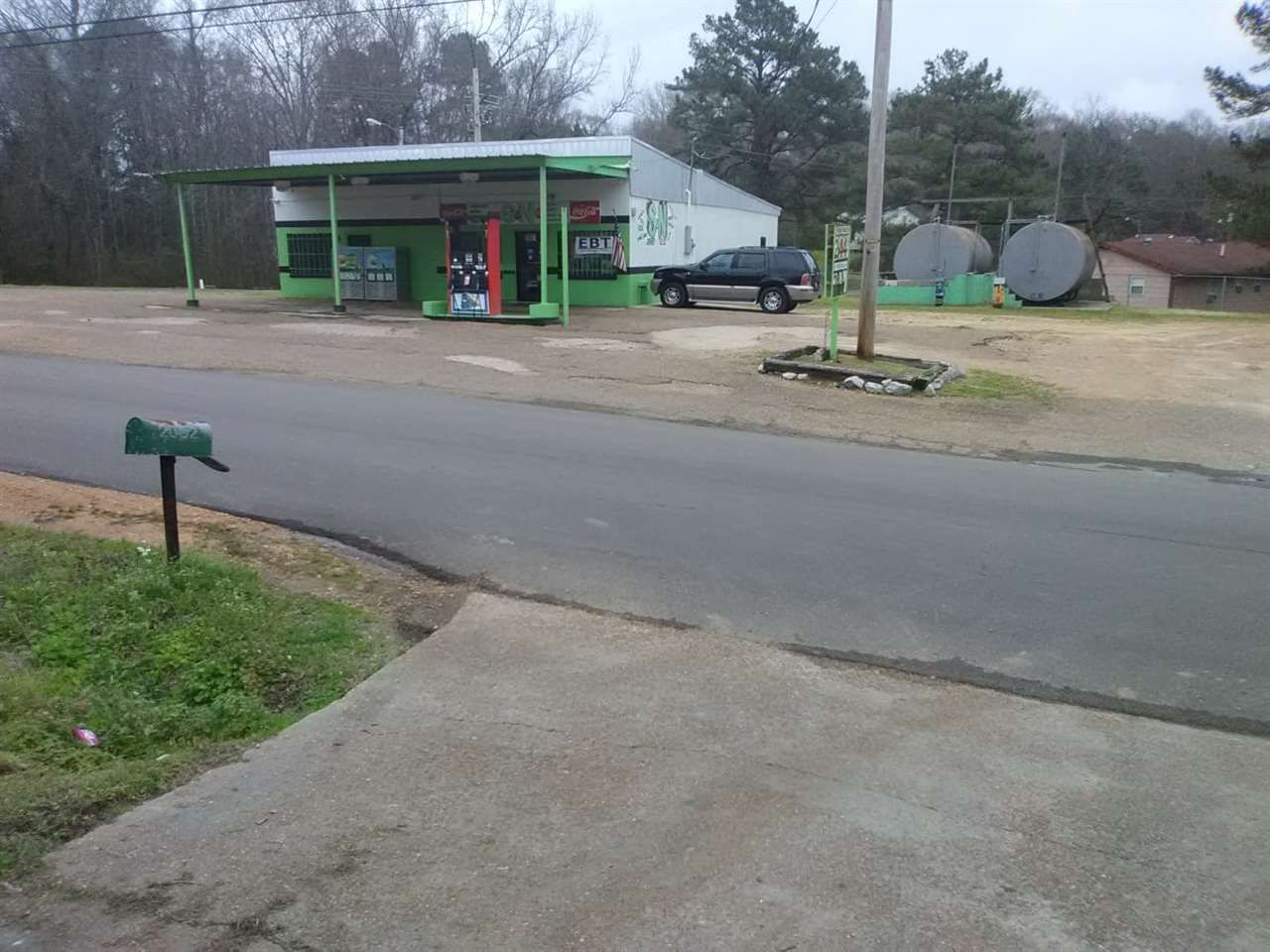 2011 Monticello St, Hazlehurst, MS 39083
